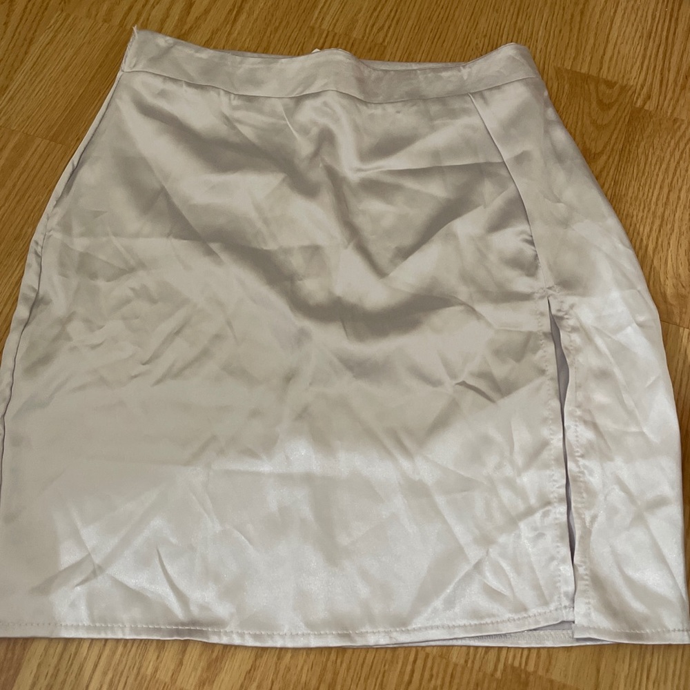 NEVER WORN PRETTY LITTLE THING satin skirt